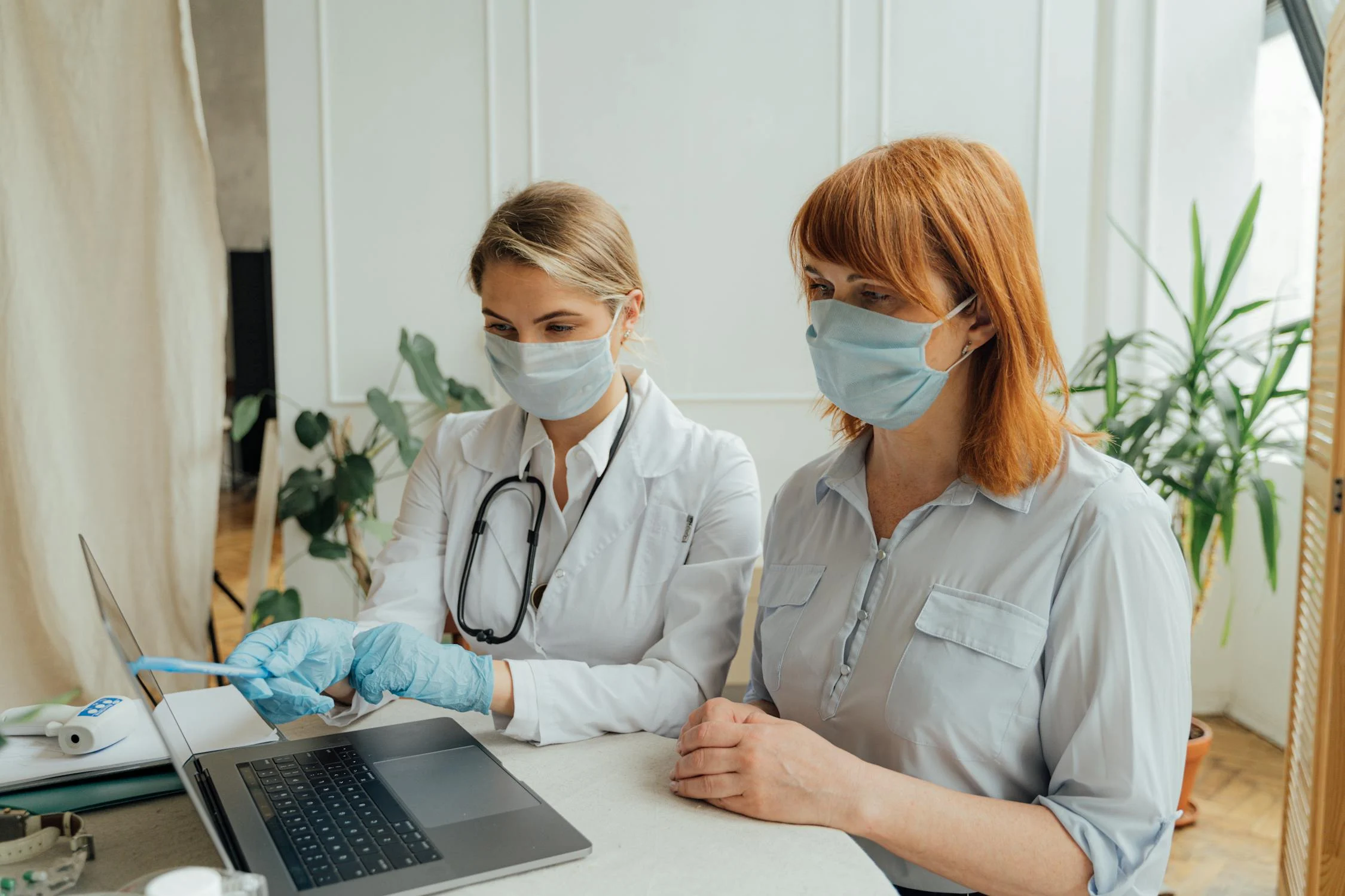 Simplifying Medical Records with AI: DeeCogs' Solution for Healthcare Data
